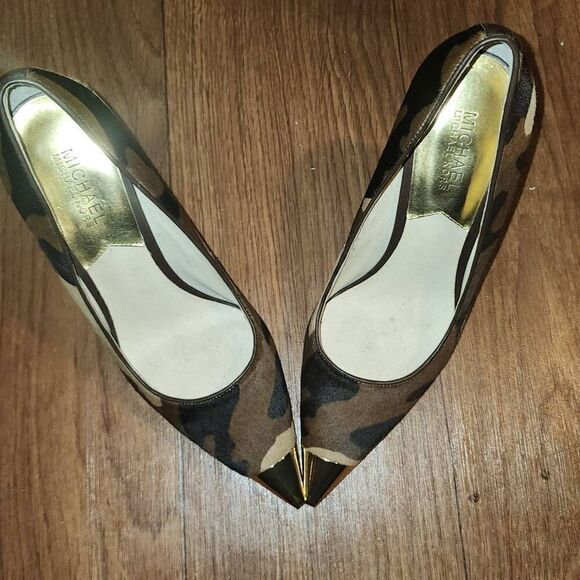 Michael Kors Zady Pumps - Picture 2 of 9